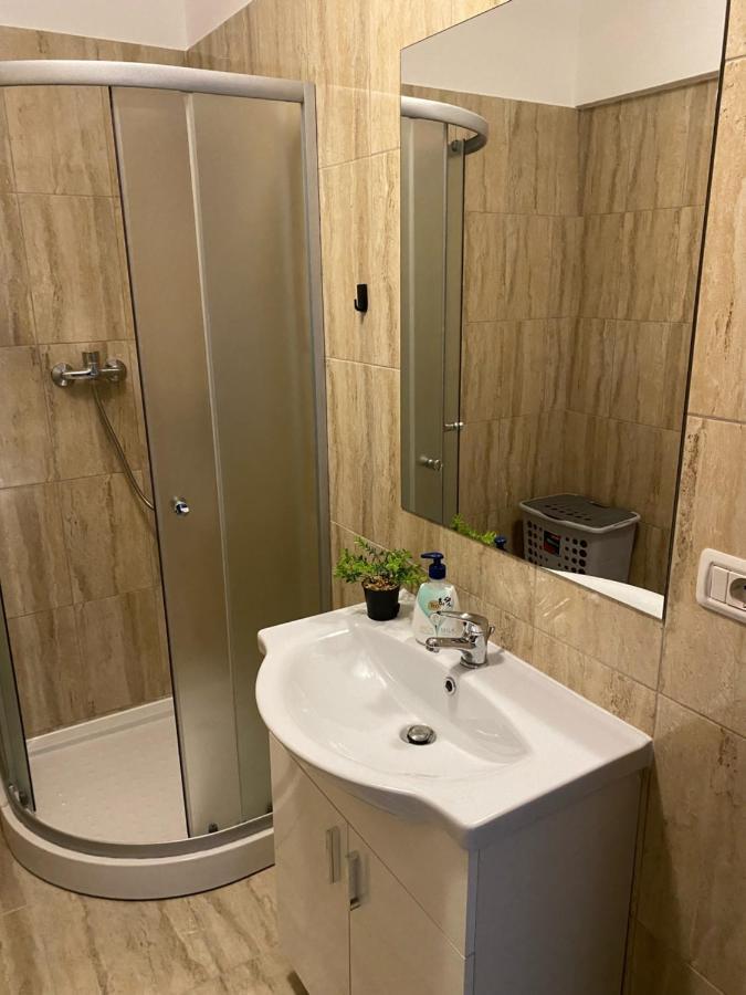 Mall Luxury Apartments Bacău Esterno foto