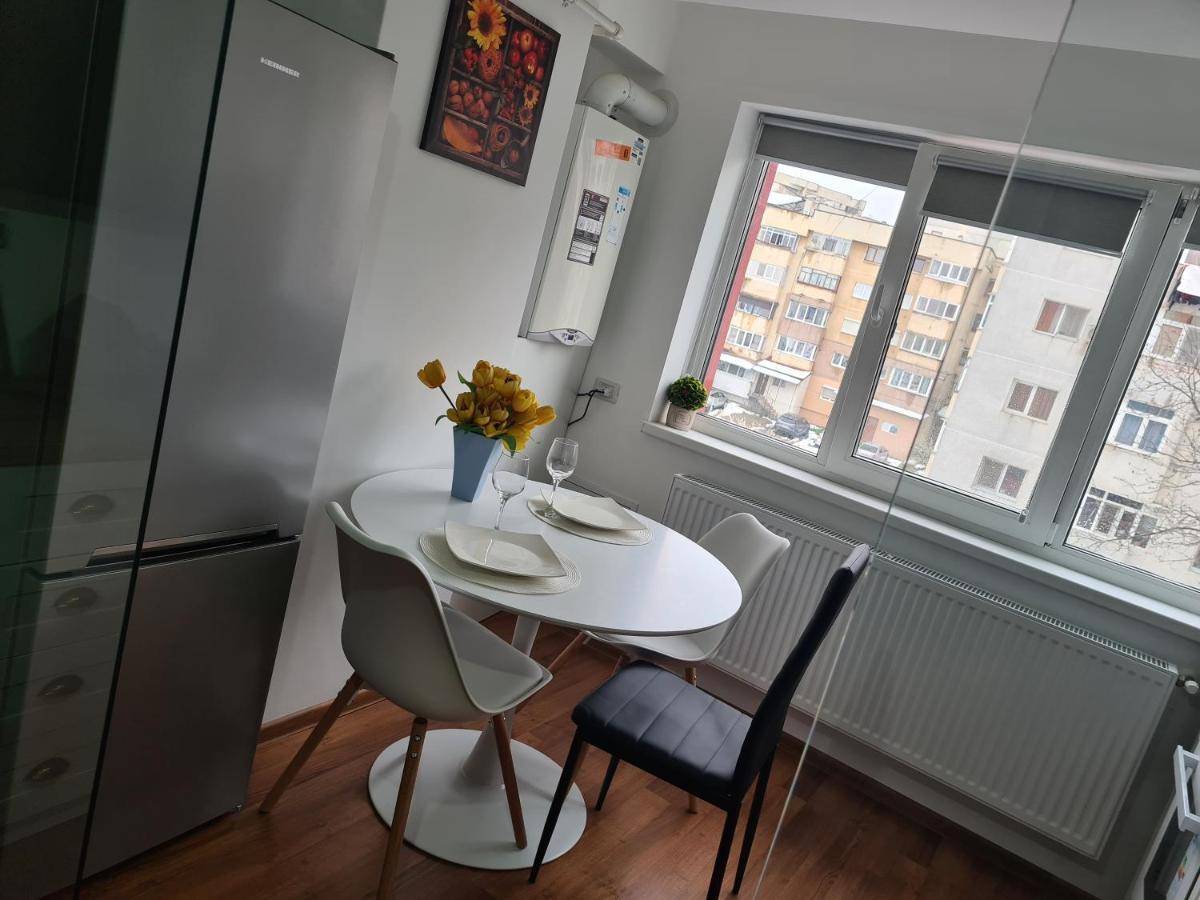 Mall Luxury Apartments Bacău Esterno foto